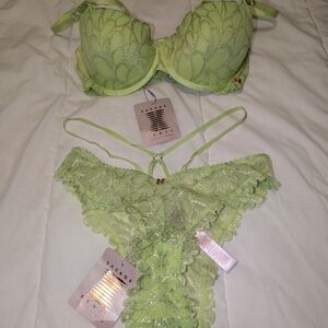 Savage X Fenty Lime Green Lace Bra and Panty Set